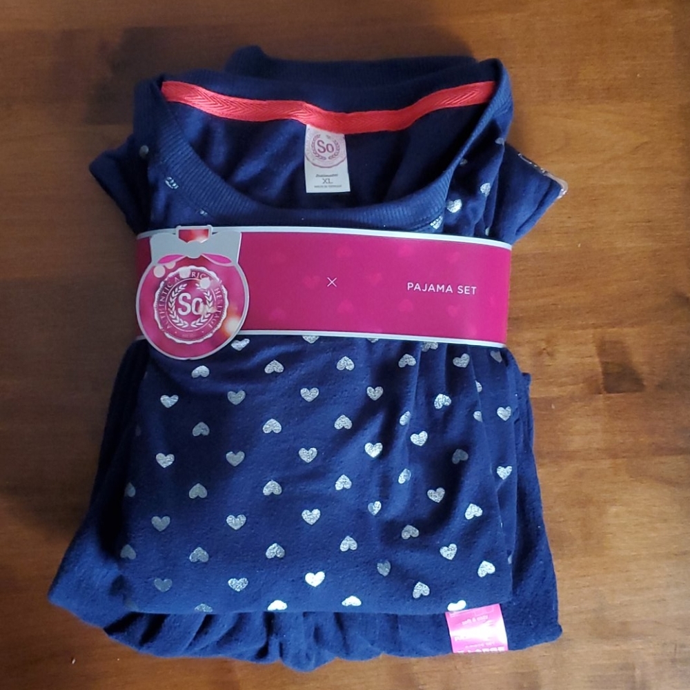 So pajama set  color navy blue size xl.